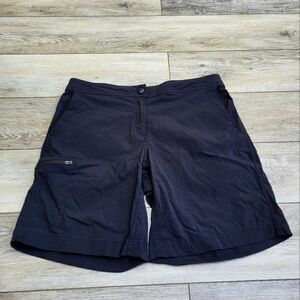 LL bean cargo burmuda hiking shorts size med.